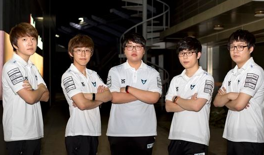 B8 击败 Fnatic ，而 Liquid 在 StarLadder Budapest Major 2025 Stage 2 中输给了 PARIVISION