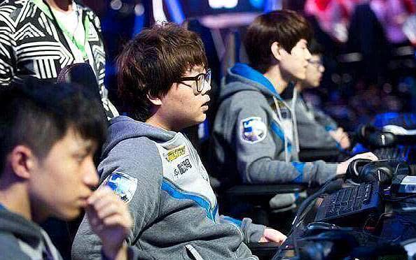 美图特别版：EDG发布全明星颁奖典礼图集